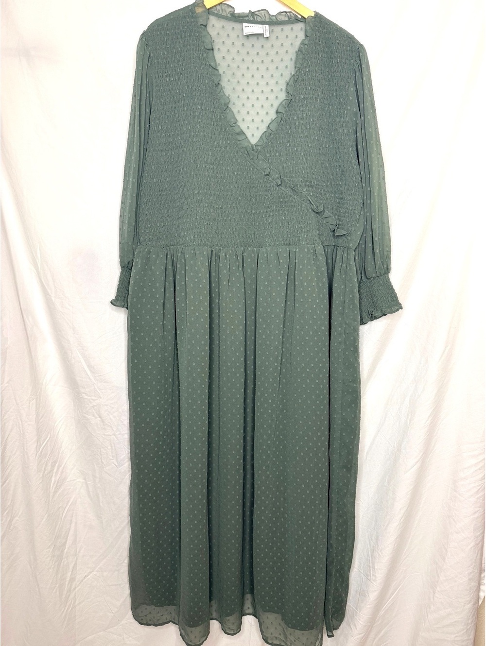 ASOS DESIGN Curve Sage Green Swiss Dot Smocked Maxi Dress US 20 Boho Romantic